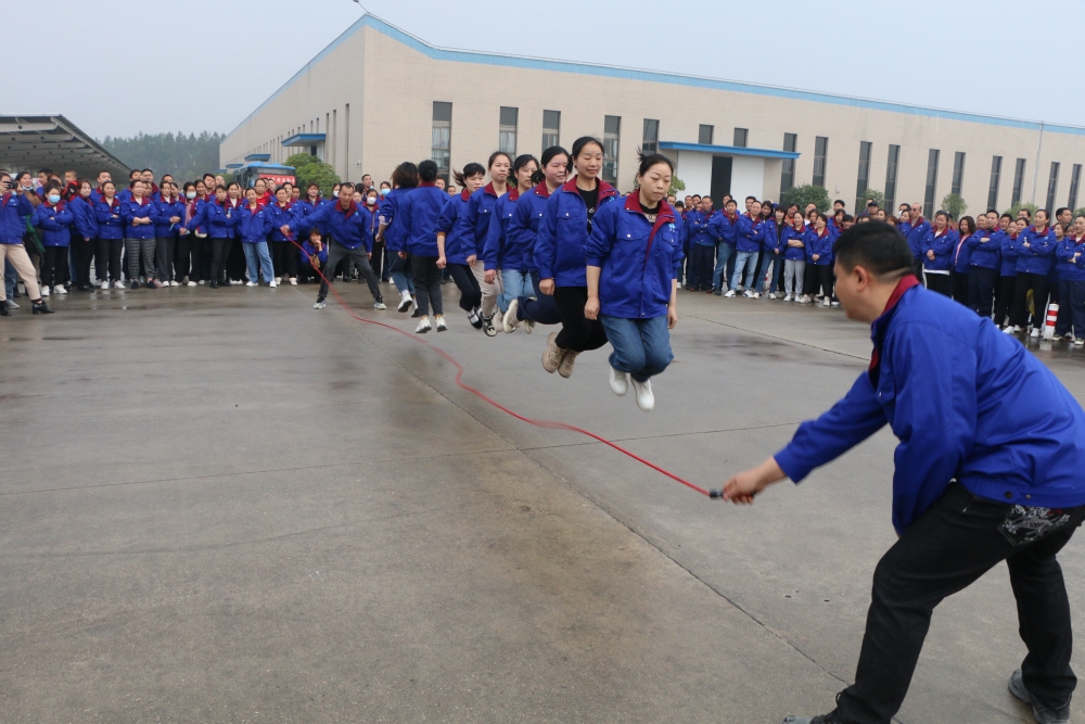 齊心協(xié)力“跳” “繩”彩亦飛揚