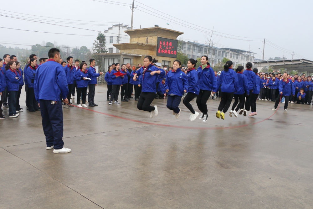 齊心協(xié)力“跳” “繩”彩亦飛揚